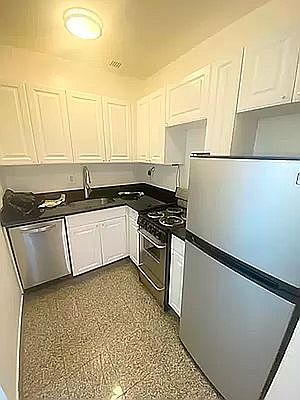 2nd image of 207 E 37th St APT 7g