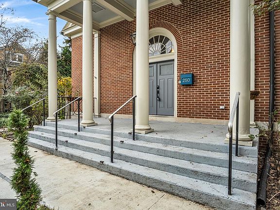 3rd image of 250 Mooreland Ave