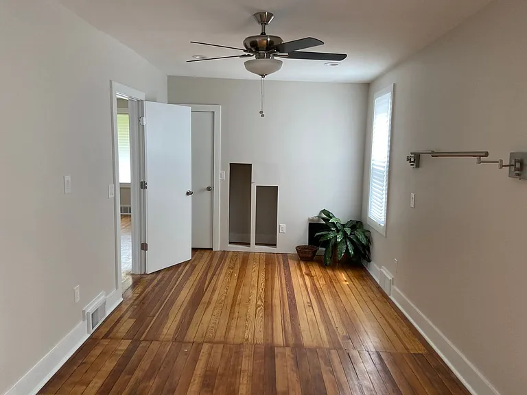 2315 Yemans St — Photo 9