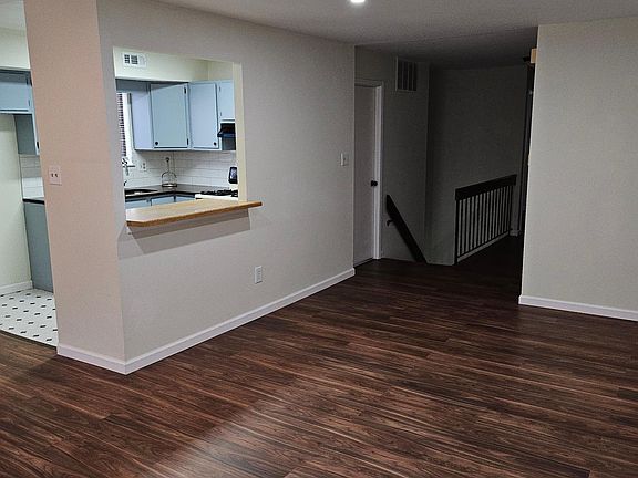 5th image of 1710 Tracey St #B