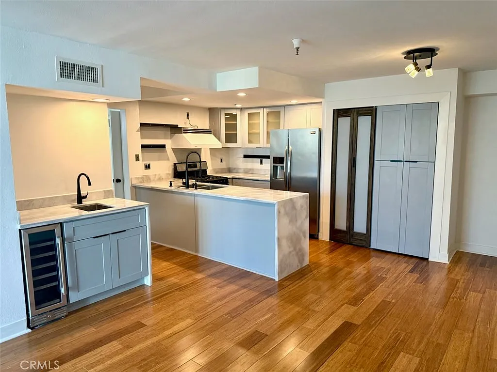 1 bed, 650 sqft, $2,150 — Photo 3