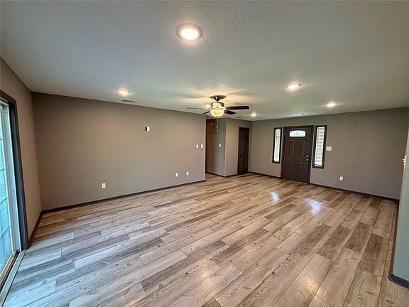 2nd image of 1809 N Valderas St