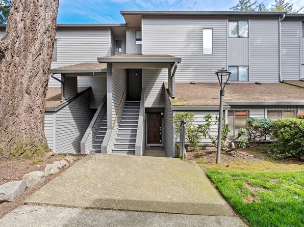 8942 SW Fairview Pl, Portland, OR 97223