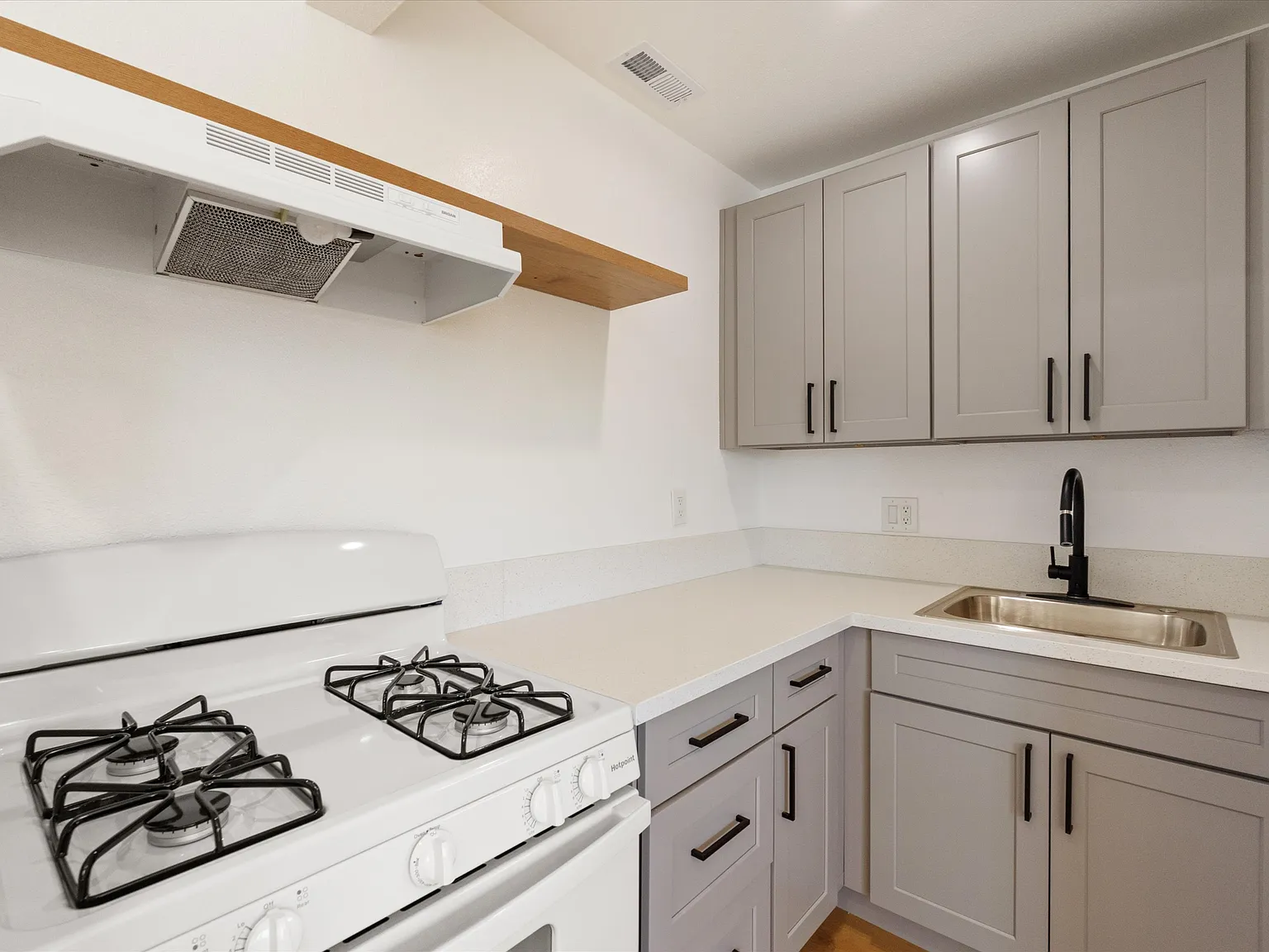 1 bed, 414 sqft, $1,995 — Photo 3