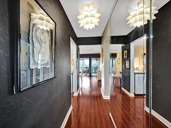 4th image of 1588 SW 19th Avenue