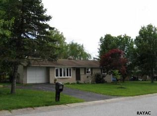 180 Mountain View Dr, York, PA 17404