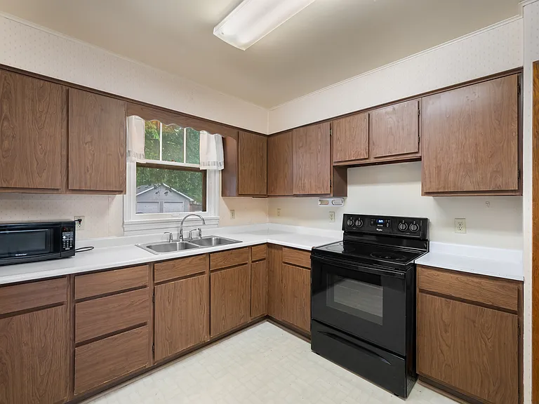 2205 University Ave — Photo 6