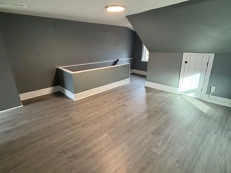 228 N Evans St — Photo 10