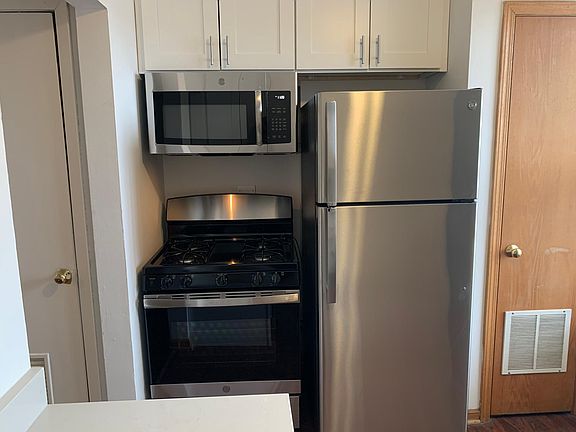 3rd image of 1361 W Sunnyside Ave #1