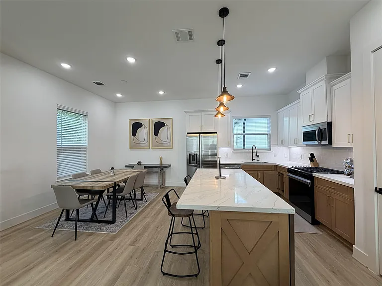 2706 Cochran St — Photo 7