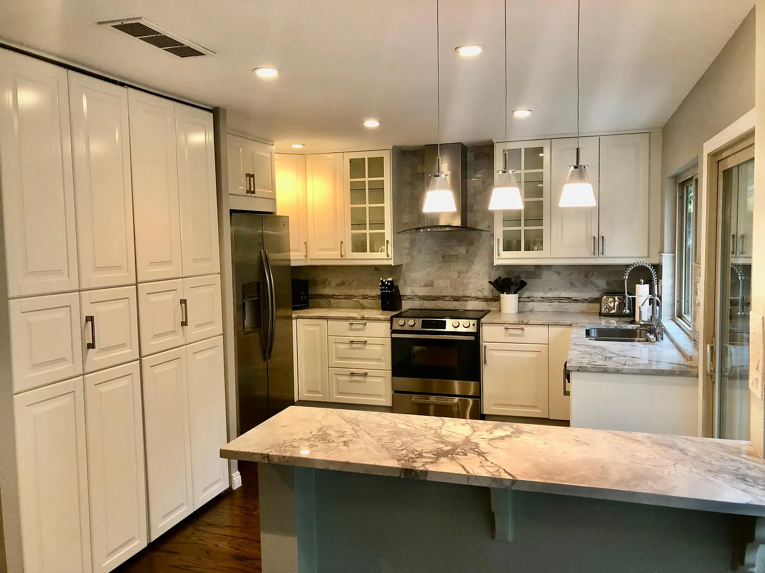 2 bed, 2.5 bath, 1721 sqft, $3,250 — Photo 2