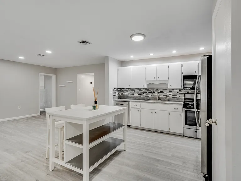 390 Needle Blvd — Photo 5