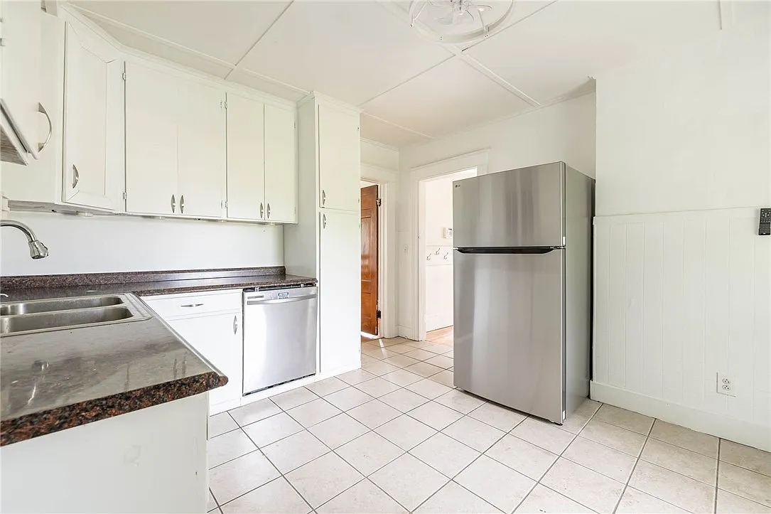 3 bed, 1.5 bath, 1561 sqft, $2,200 — Photo 3
