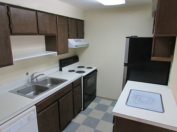 4th image of 3425 S 176th St Unit 126