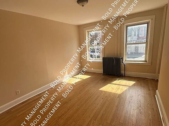 5th image of 827 Chestnut St APT 1