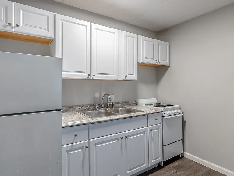 Alphada Place Apartments — Photo 20