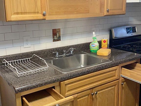 2nd image of 2552 Colden Ave #1