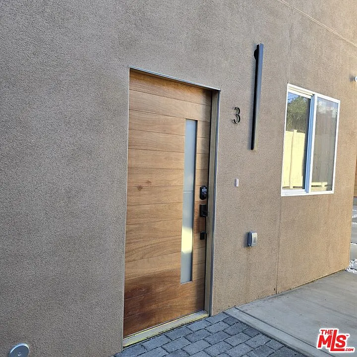 4 bed, 2.0 bath, 1370 sqft, $4,850 — Photo 2