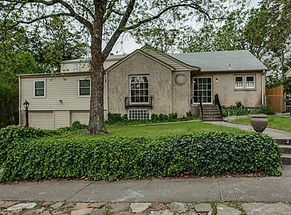 2nd image of 210 E Crestwood Dr