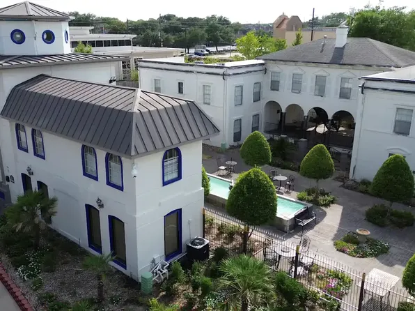 Star Westheimer Apartments