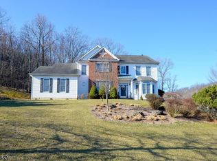 25 Split Rock Rd, North Haledon, NJ 07508
