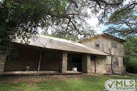 3rd image of 125 W Castle Ln