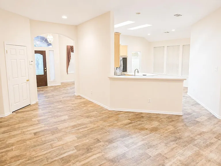 2319 Ligustrum Flower Dr — Photo 6