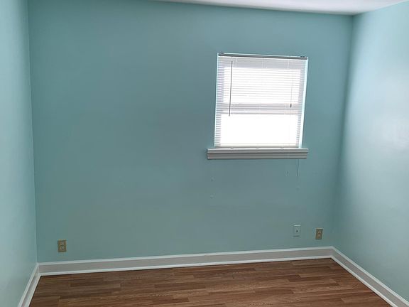 3rd image of 1665 Gilbert Ave