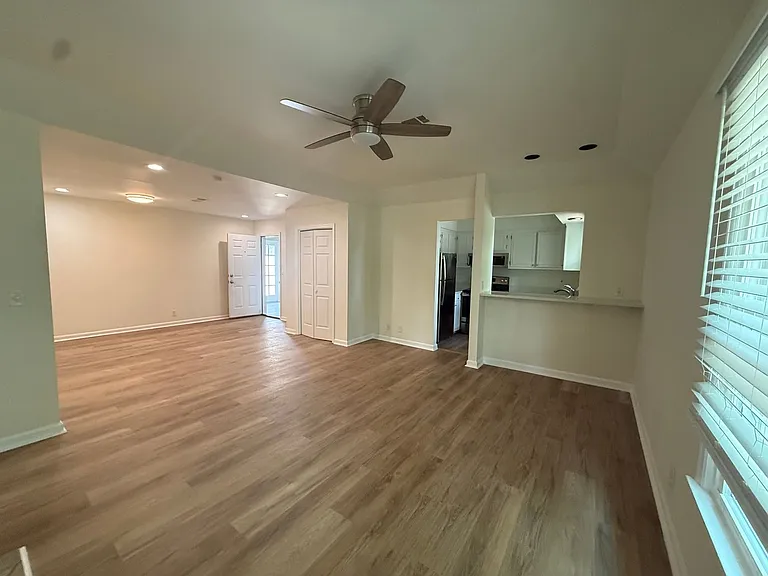 2135 Acklen Ave #8 — Photo 10