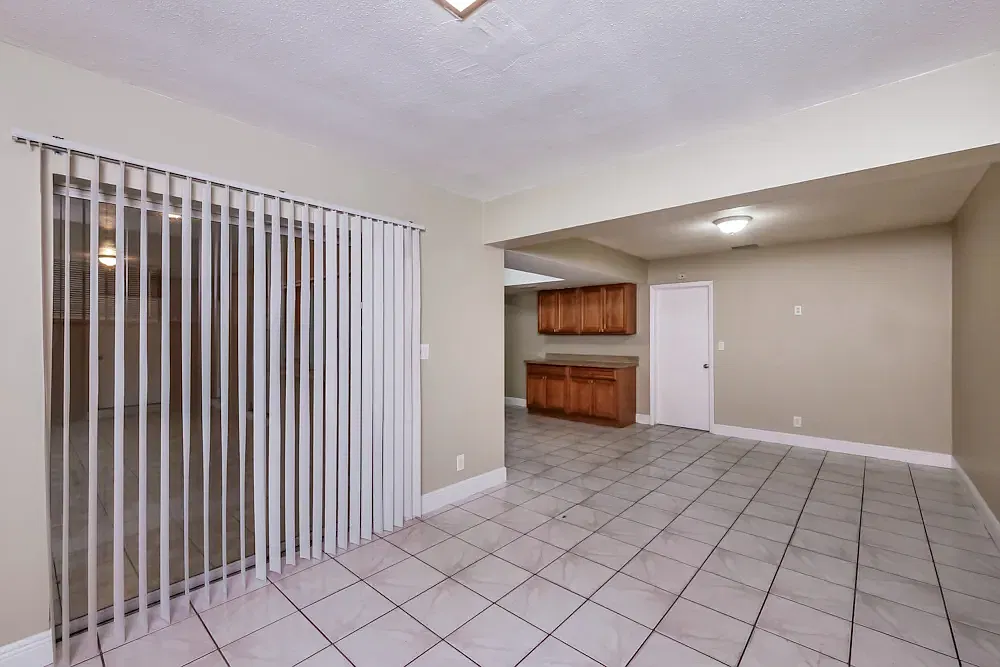 3 bed, 2114 sqft, $1,800 — Photo 2