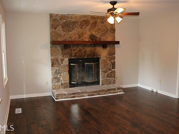 3rd image of 5037 Southgate Dr #10
