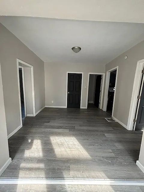 3 bed, 934 sqft, $875 — Photo 2