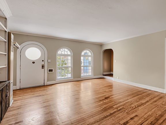 3rd image of 909 NE Brazee St APT 11