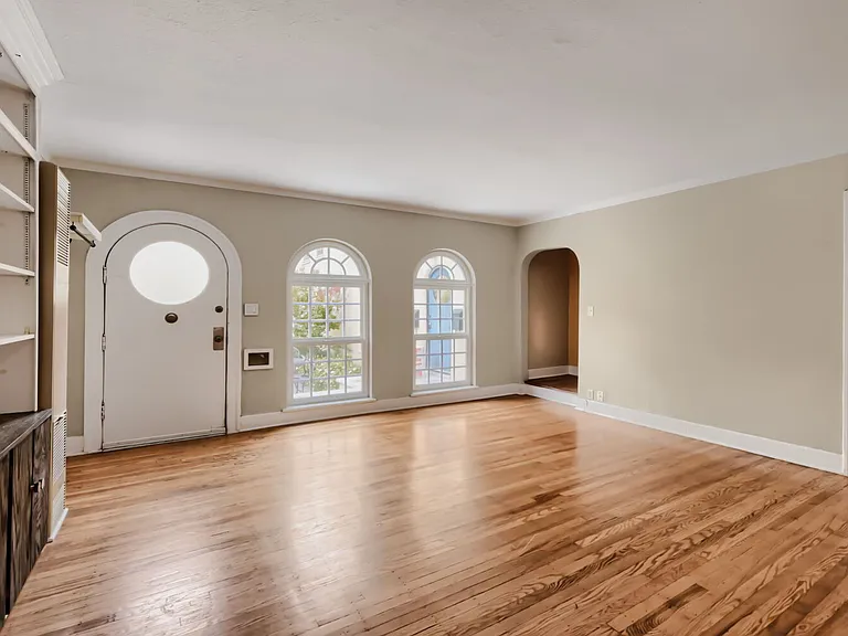 909 NE Brazee St #11 — Photo 3