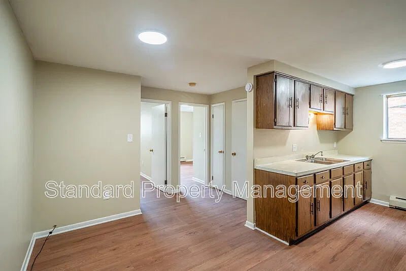 2 bed, 1.0 bath, $1,095 — Photo 1
