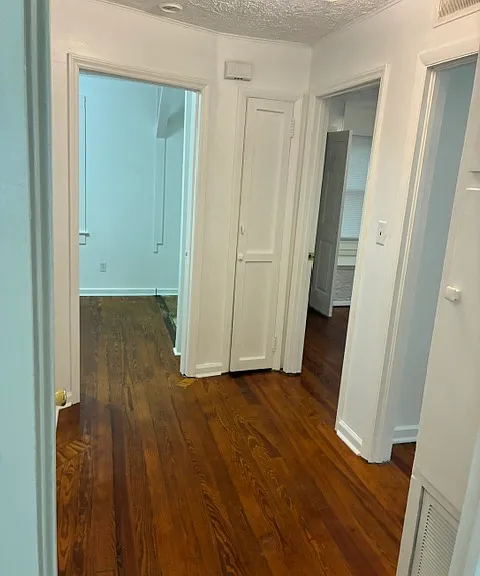 1006 W Saunders Ave — Photo 14