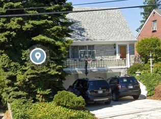 86-56 Chelsea St #2F, Jamaica, NY 11432