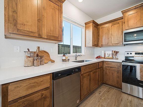 4th image of 5057 Rialto Dr
