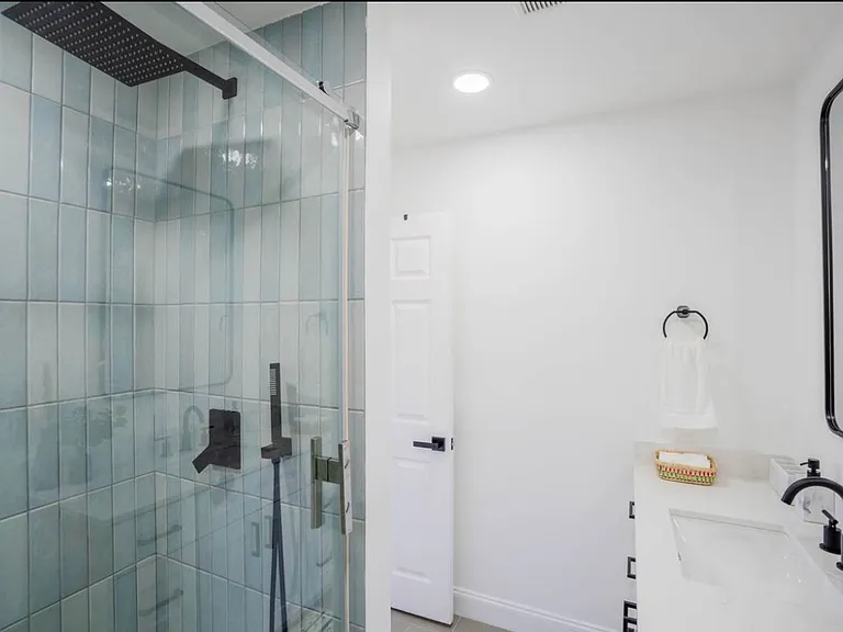 3649 SE 5th Ct — Photo 17