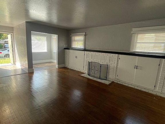2nd image of 835 E Weldon Ave #835