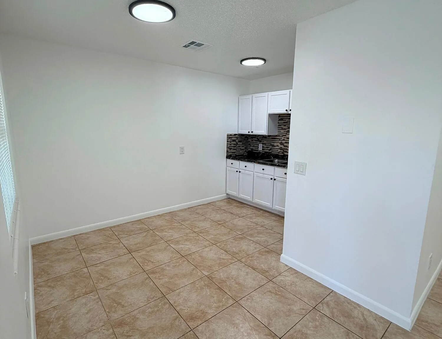 2 bed, 1.0 bath, 850 sqft, $2,000 — Photo 4