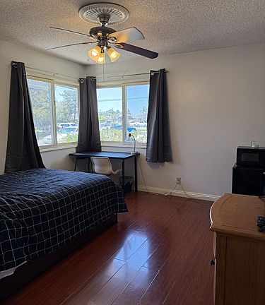 4th image of 9842 Stanford Ave