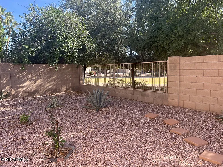 7033 W Irma Ln — Photo 17