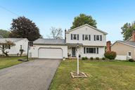 Alverne Dr-S2609-001.jpg