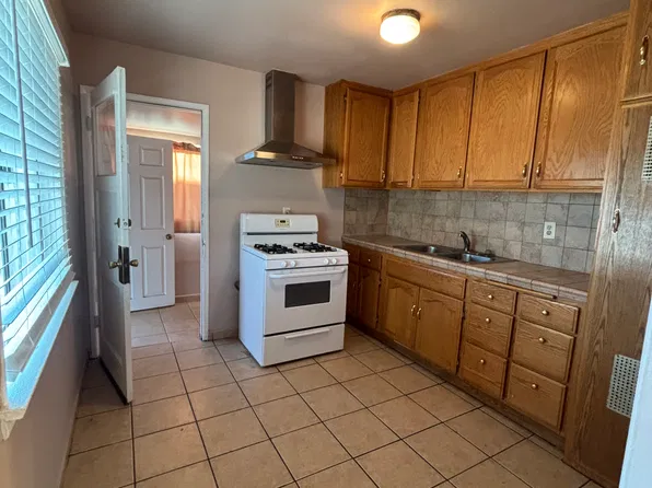 16543 Live Oak St APT B, Hesperia, CA 92345