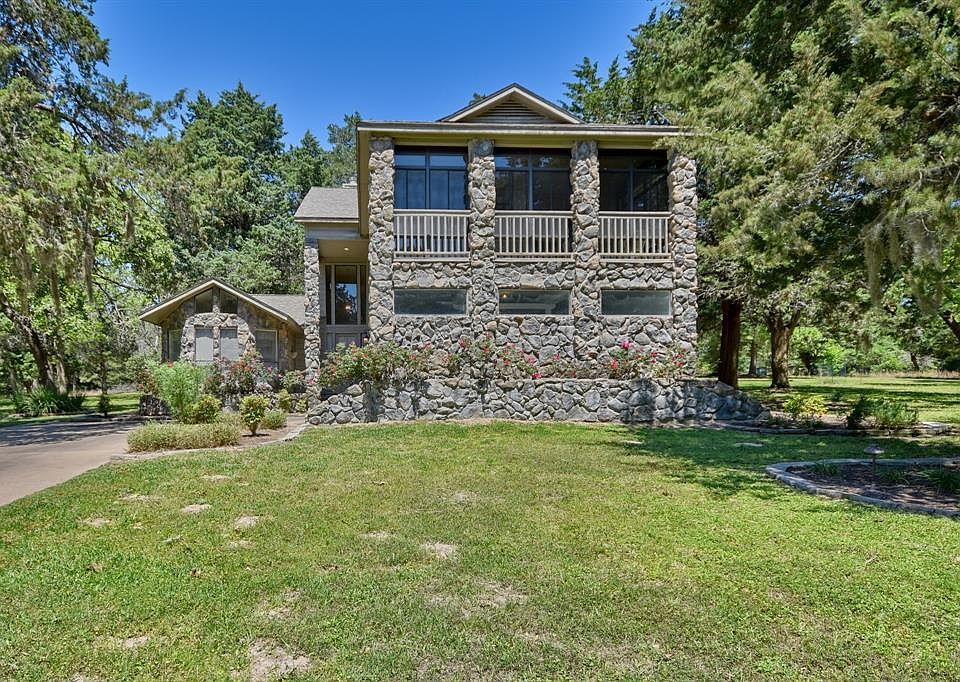 1st image of 606 N Falls Dr