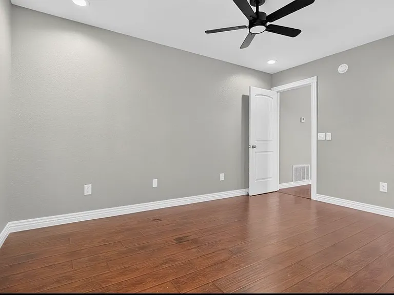 813 Marcus St — Photo 19