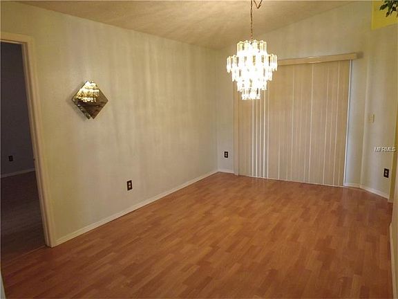 5th image of 634 Moss Park Ct