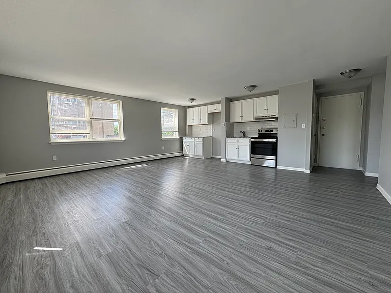 30 Gillette St #F5 — Photo 4