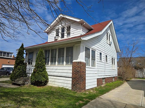 2nd image of 18623 Renwood Ave
